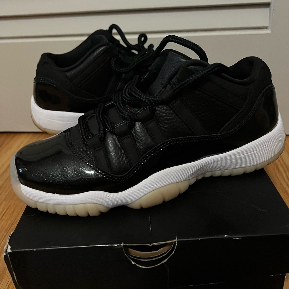 Jordan 11 Retro Low
72-10 (GS) Youth size 7/womens 8-8.5